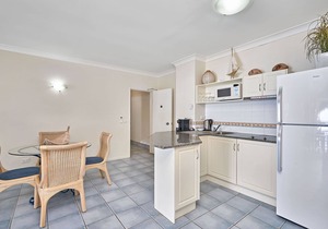 Absolute Beach Front 1 Bedroom Apartment Palm Cove