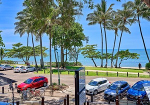 Absolute Beach Front 1 Bedroom Apartment Palm Cove