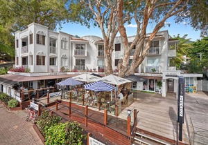Absolute Beach Front 1 Bedroom Apartment Palm Cove
