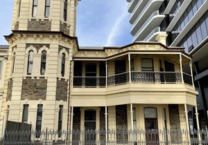 Adelaide's Seaside Location - Glenelg Beach: Seafield Apartment No. 3, First-floor