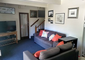 Ageri Holiday House Bright