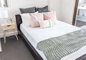 Amazing City and HarbourView@OlympicPark - 2BR - FreeNetflix,Wifi and Wine