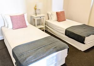 Amazing City and HarbourView@OlympicPark - 2BR - FreeNetflix,Wifi and Wine