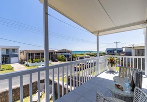 Anna Bay Beach Shack 44 Ocean Avenue fantastic 2 storey house with spectacular views