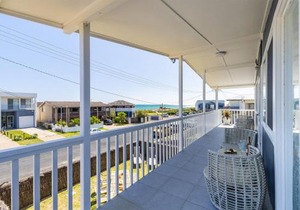 Anna Bay Beach Shack 44 Ocean Avenue fantastic 2 storey house with spectacular views