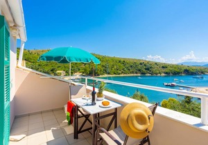 Anna: Walk to Beach, Sea Views, A/C, WiFi, Car Not Required - 3426 in Agios Stefanos