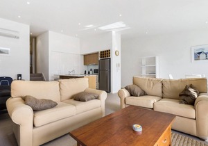 Apollo Blue 11 - Modern, Ocean Views, Central Location.