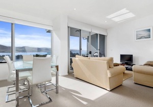 Apollo Blue 11 - Modern, Ocean Views, Central Location.