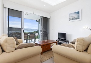 Apollo Blue 11 - Modern, Ocean Views, Central Location.