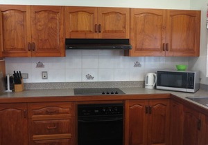 Arcadia Gardens - spacious island apartment just minutes to Geoffrey Bay