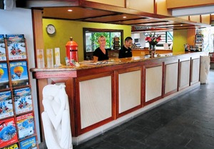 Bay Village Tropical Retreat & Apartments