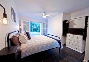 BAYVIEW MANOR 1770 - Downstairs