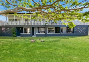 Beach House Shoal Bay Villa 1