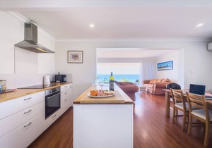 Beachfront family/pet friendly accommodation, pefect summer getaway!