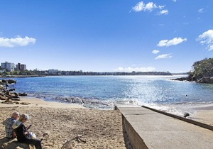 BEACHSIDE BEAUTY IN MANLY- APT 13