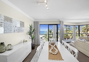 BEACHSIDE BEAUTY IN MANLY- APT 13