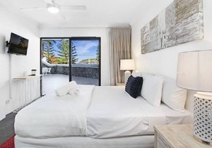 BEACHSIDE BEAUTY IN MANLY - APT 3