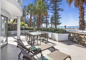 BEACHSIDE BEAUTY IN MANLY - APT 3