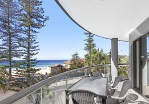 BEACHSIDE BEAUTY IN MANLY - APT 12
