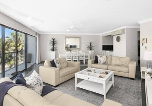 BEACHSIDE BEAUTY IN MANLY - APT 12