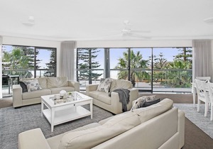BEACHSIDE BEAUTY IN MANLY - APT 12