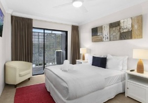 BEACHSIDE BEAUTY IN MANLY - APT 15