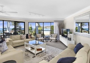 BEACHSIDE BEAUTY IN MANLY - PENTHOUSE APT 19