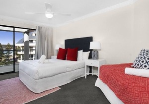 BEACHSIDE BEAUTY IN MANLY - PENTHOUSE APT 19