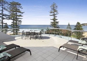 BEACHSIDE BEAUTY IN MANLY - PENTHOUSE APT 19