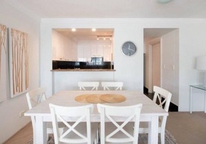 BEACHSIDE BEAUTY IN MANLY - APT 8