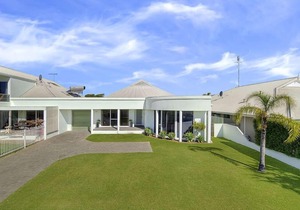 Beautiful Busselton Beach House - it wont fail to impress!