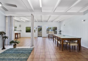 Beautiful Pet Friendly Beach House - Pandanus on Emerald