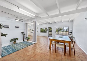 Beautiful Pet Friendly Beach House - Pandanus on Emerald