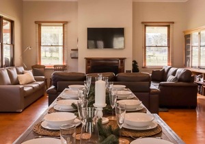 Bernstein Estate - Classic country-style 4 bedroom home with pool and entertaining space