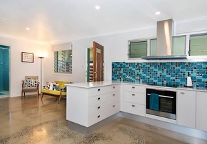 Betty's at Lennox Head - Retro Beach House in The Lennox Village