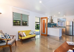 Betty's at Lennox Head - Retro Beach House in The Lennox Village