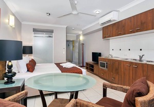 BLUE LAGOON LAKESIDE STUDIO