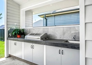 Boikon Beach House - easy stroll to Blacksmiths Beach