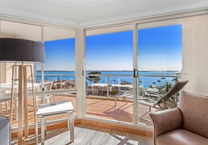 Breakwater Apartment 403