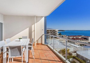 Breakwater Apartment 403