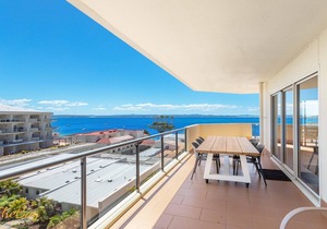 Breakwater Apartment 402 - Looking over Shoal Bay