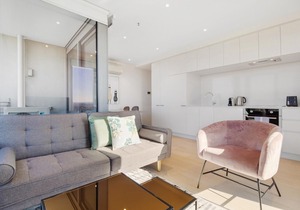 Breathtaking Unit With City And Racecourse Views