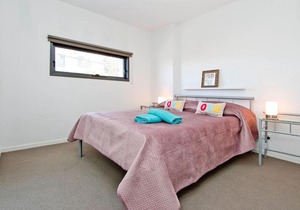 Brunswick 2 bedrooms w/ Air Conditioning + Balcony