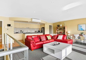 Butter Factory 8 - Location, Location With Sensational Ocean Views