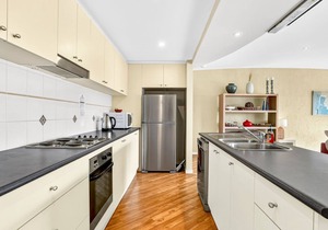 Butter Factory 8 - Location, Location With Sensational Ocean Views