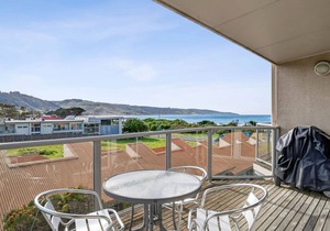 Butter Factory 8 - Location, Location With Sensational Ocean Views