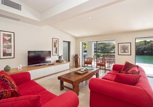 Canalfront Retreat, Private Jetty & Pool