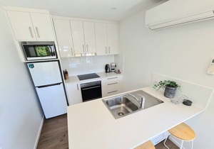 Cedar Cottages Blackmans Bay - Cinnamon Cottage