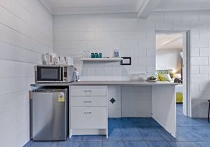 Central 1 bedroom unit