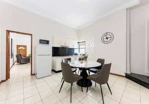 Cheerful three Bedroom house close to city